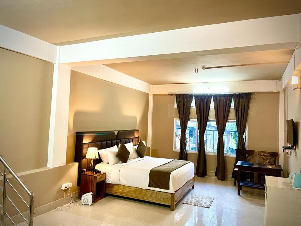 La Colline Resort Kohima Esterno foto