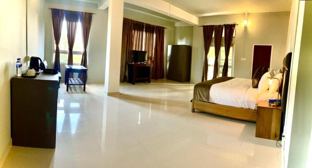 La Colline Resort Kohima Esterno foto