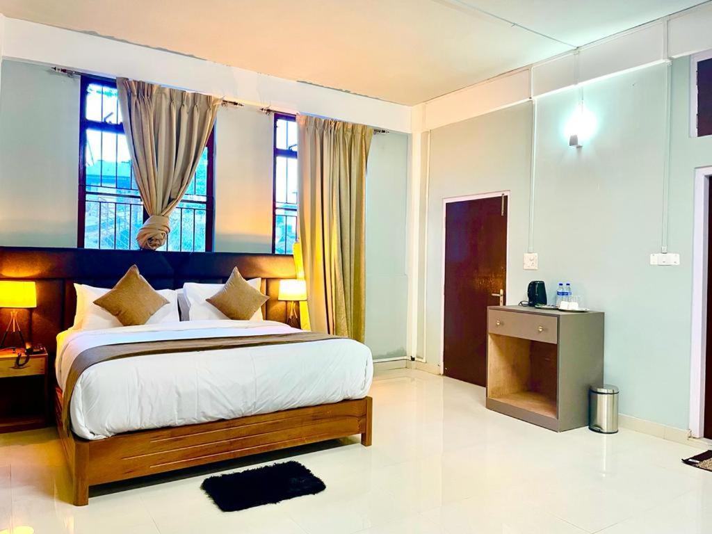 La Colline Resort Kohima Esterno foto