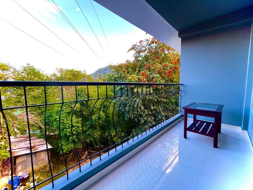 La Colline Resort Kohima Esterno foto