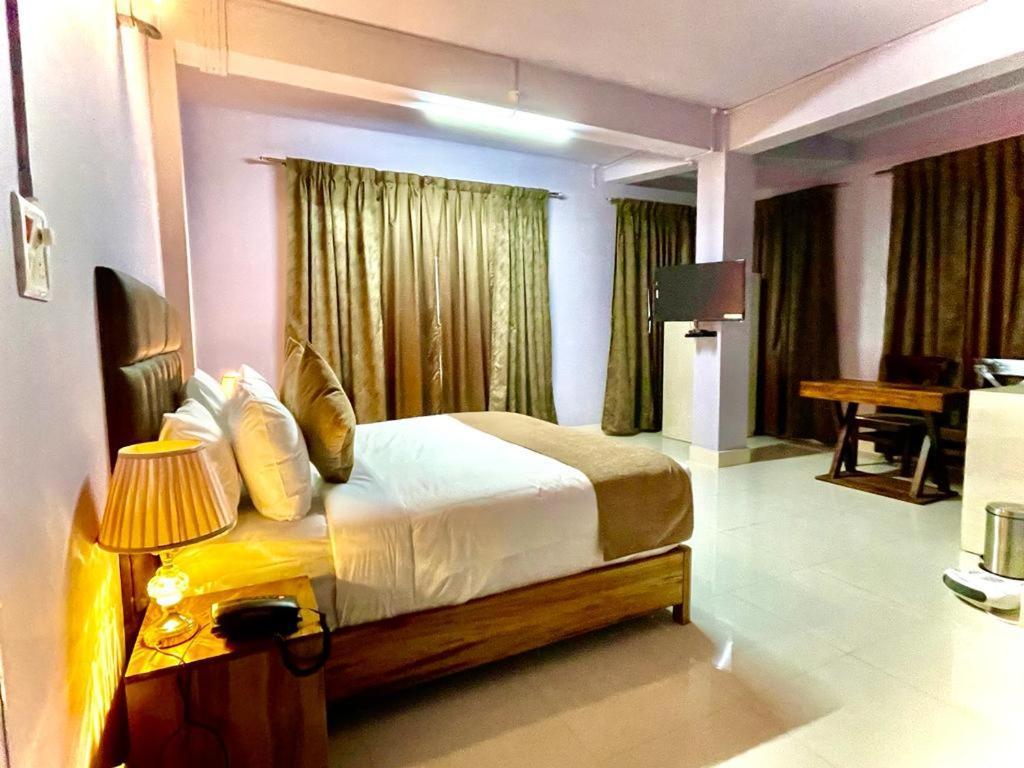 La Colline Resort Kohima Esterno foto