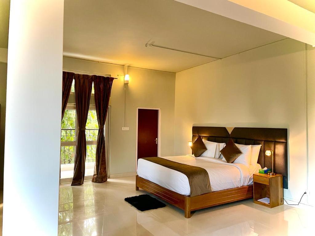 La Colline Resort Kohima Esterno foto