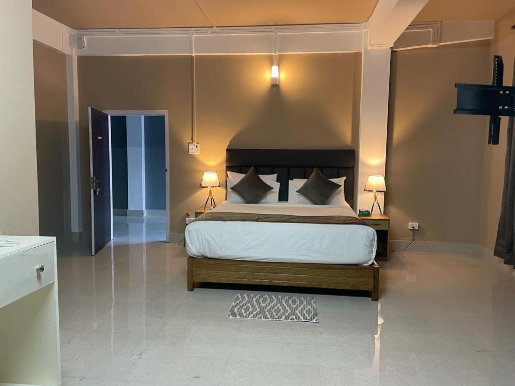 La Colline Resort Kohima Esterno foto