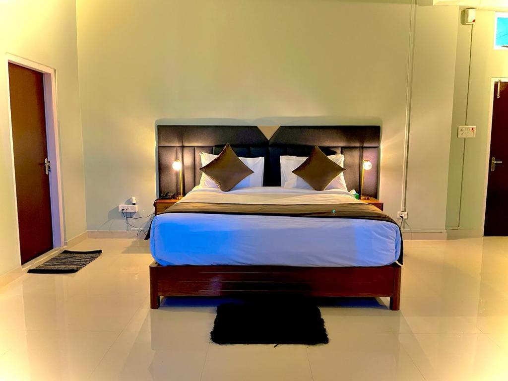 La Colline Resort Kohima Esterno foto