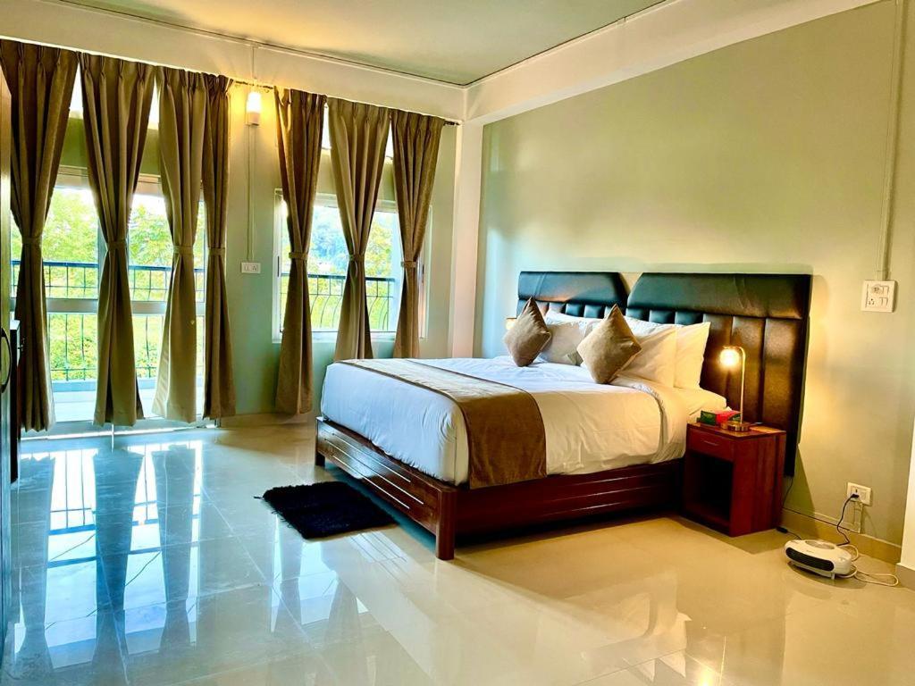 La Colline Resort Kohima Esterno foto